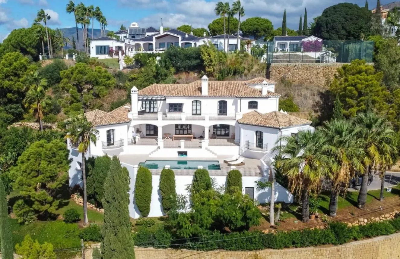 Villa Elegante Con Jardin Y Piscina Μάλαγα