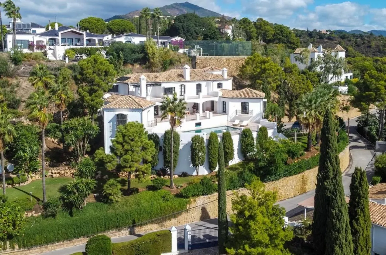 Villa Elegante Con Jardin Y Piscina Μάλαγα