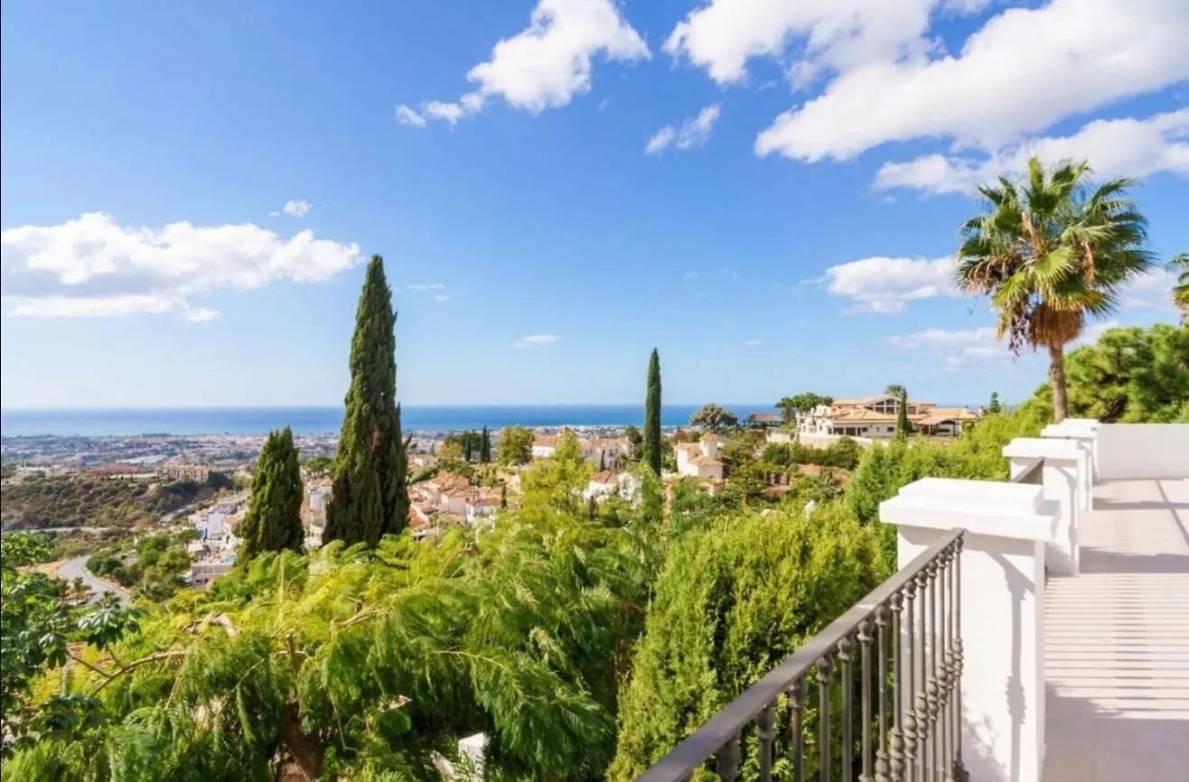 Villa Elegante Con Jardin Y Piscina Malaga Spain