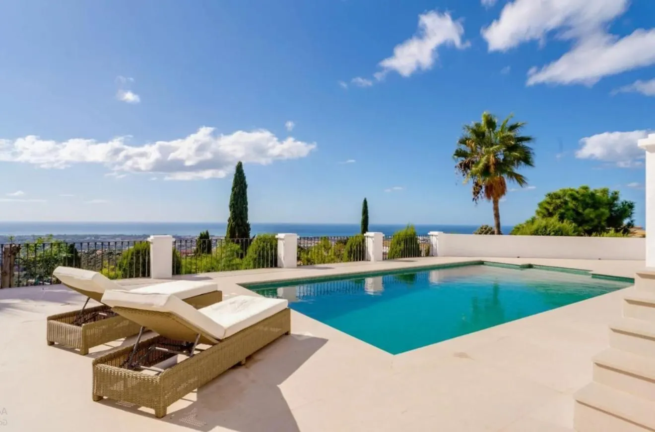 Villa Elegante Con Jardin Y Piscina Malaga Spain